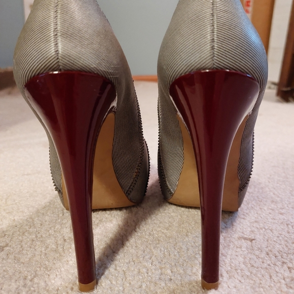 Heels. Like new, only wear couple times. - Picture 3 of 6